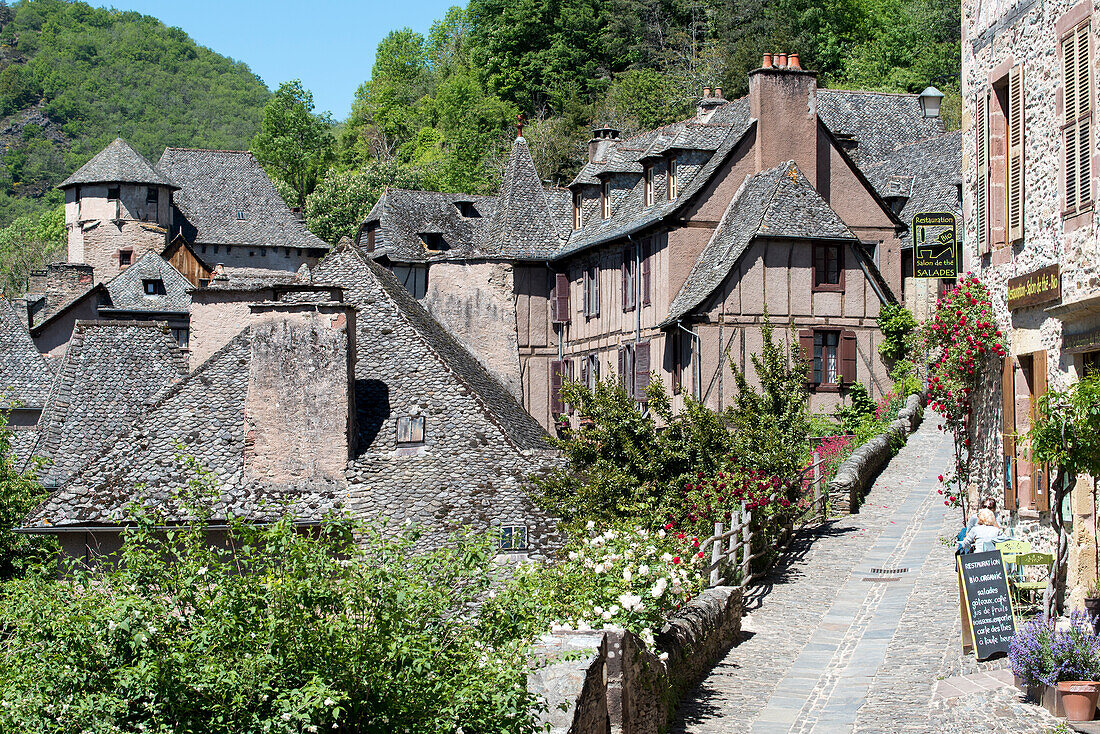 "Frankreich, Aveyron, Conques, ausgezeichnet mit dem Titel ""Schönste Dörfer Frankreichs"", Häuser"