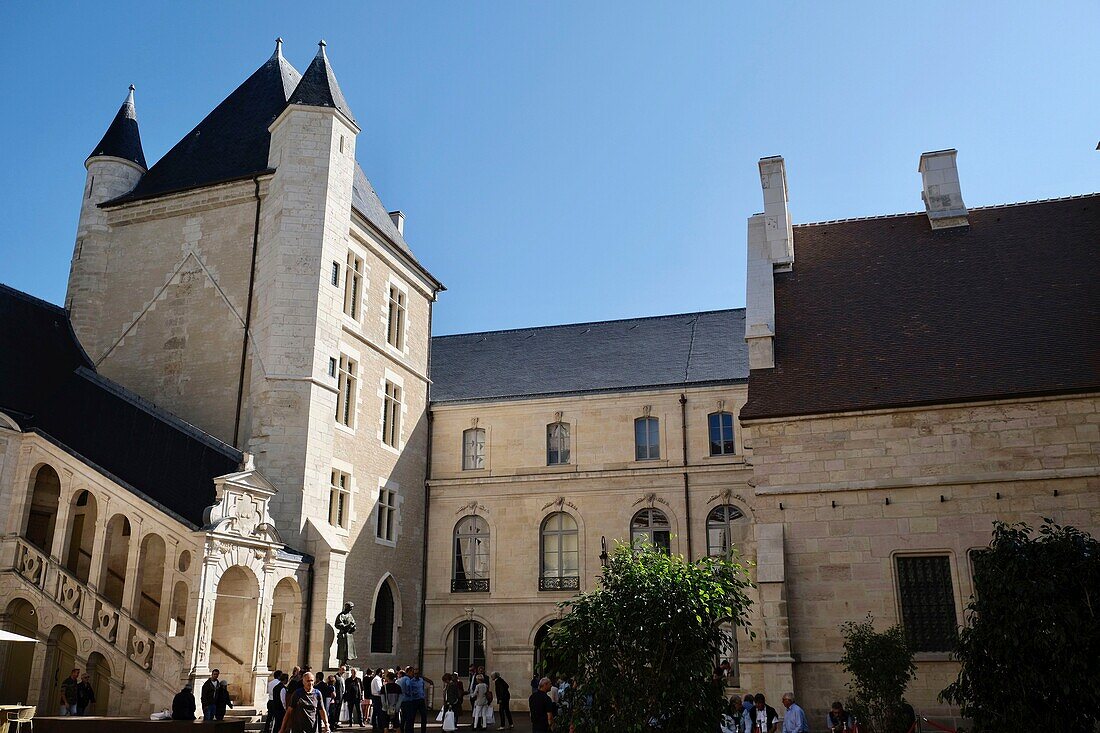 France, Cote d'Or, Dijon, area listed as World Heritage by UNESCO, the Palace of the Dukes of Burgundy, the courtyard of the Museum of Fine Arts\n