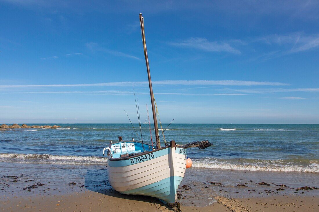 Frankreich, Pas de Calais, Audinghen, Cap Gris Nez, Flobart, typisches Strandboot der Opalküste