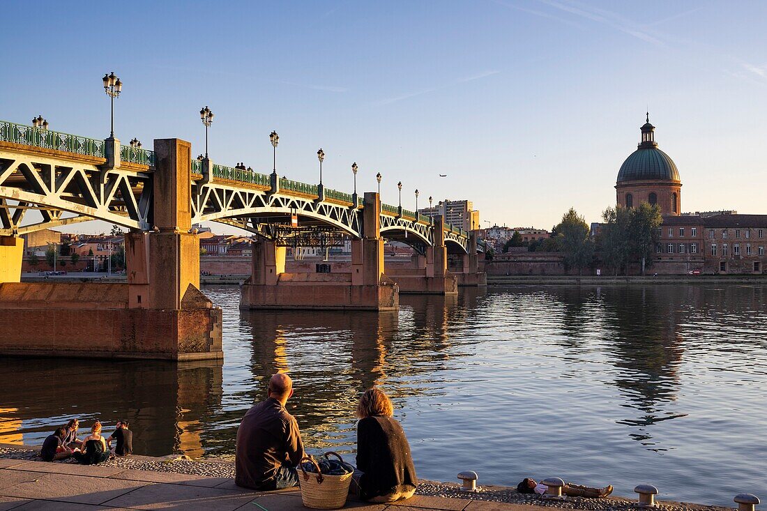 France, Haute Garonne , Toulouse, Saint Pierre bridge, Saint Joseph de la Grave hospital\n