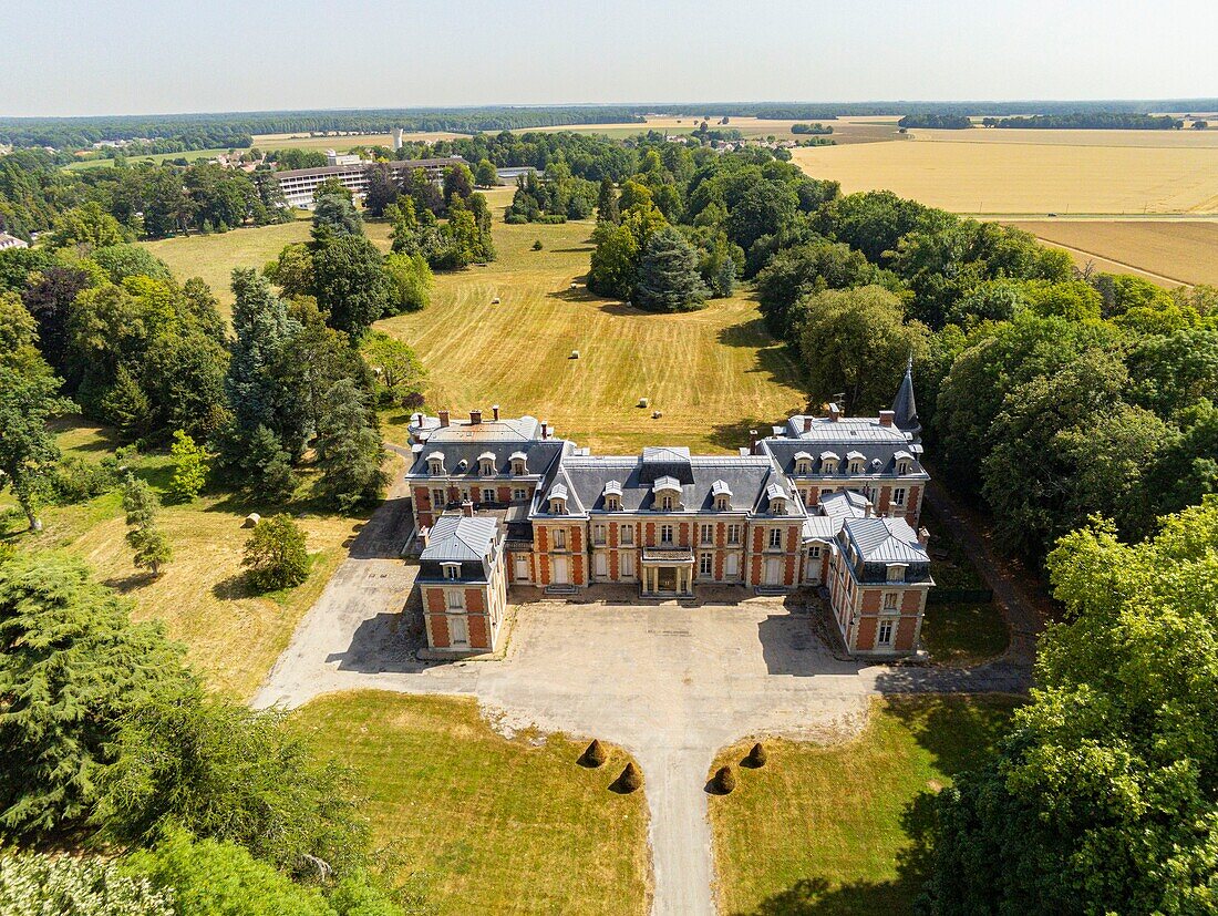 France, Seine et Marne, the singer Angèle chose the Neufmoutiers-en-Brie castle for her Balance ton quoi music video (aerial view)\n