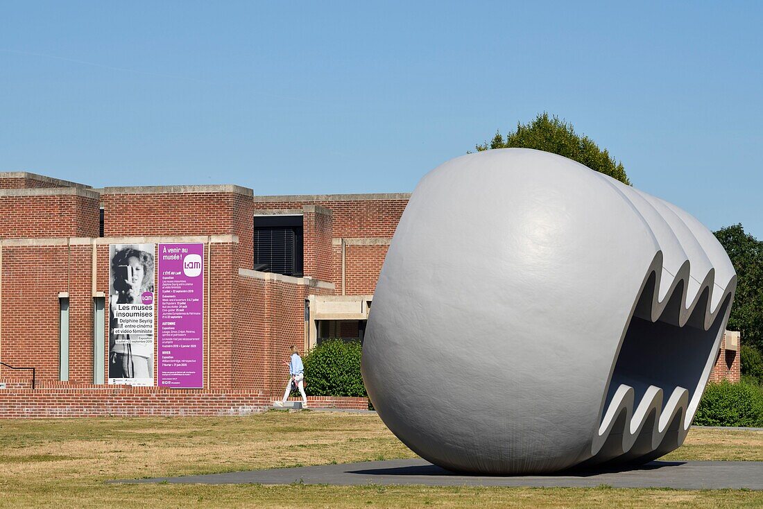 France, Nord, Villeneuve d'Ascq, LAM (Lille Metropole Museum of Modern Art, Contemporary Art and Art Brut), sculpture by Richard Deacon entitled Between Fiction and Fact, in the museum gardens\n