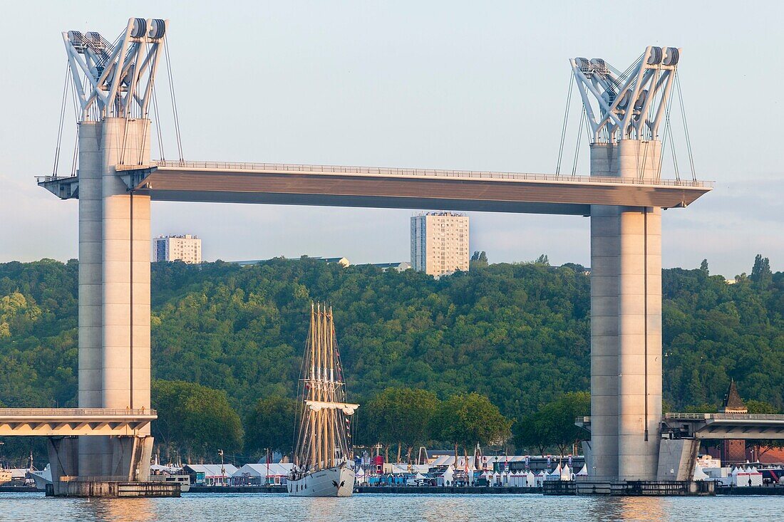 France, Seine Maritime, Rouen, Armada 2019, Santa Maria Manuela, four masted schooner, sailing on the Seine River, under Flaubert Bridge\n