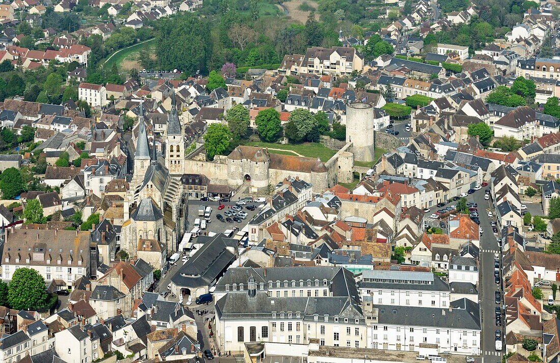 France, Essonne (91), Chevreuse valley, Dourdan, the feudal castle and the church Saint-Germain-l' Auxerrois and the feudal castle (aerial view)\n