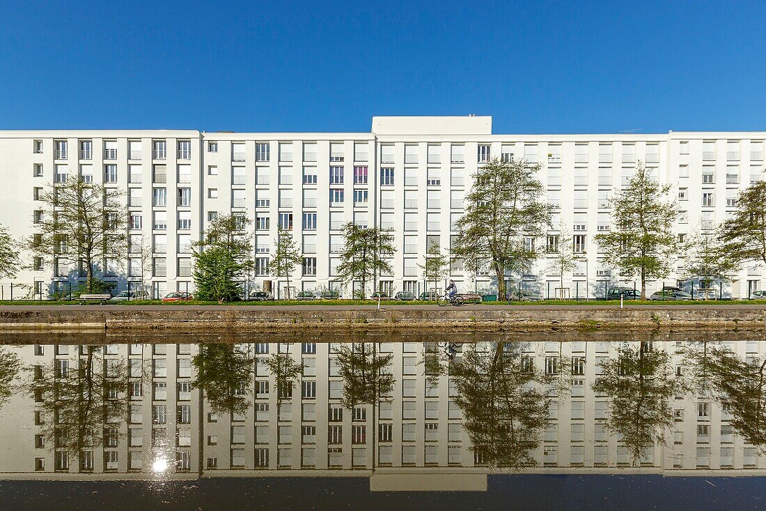 France, Meurthe et Moselle, Nancy, apartment building on the Meurthe canal\n