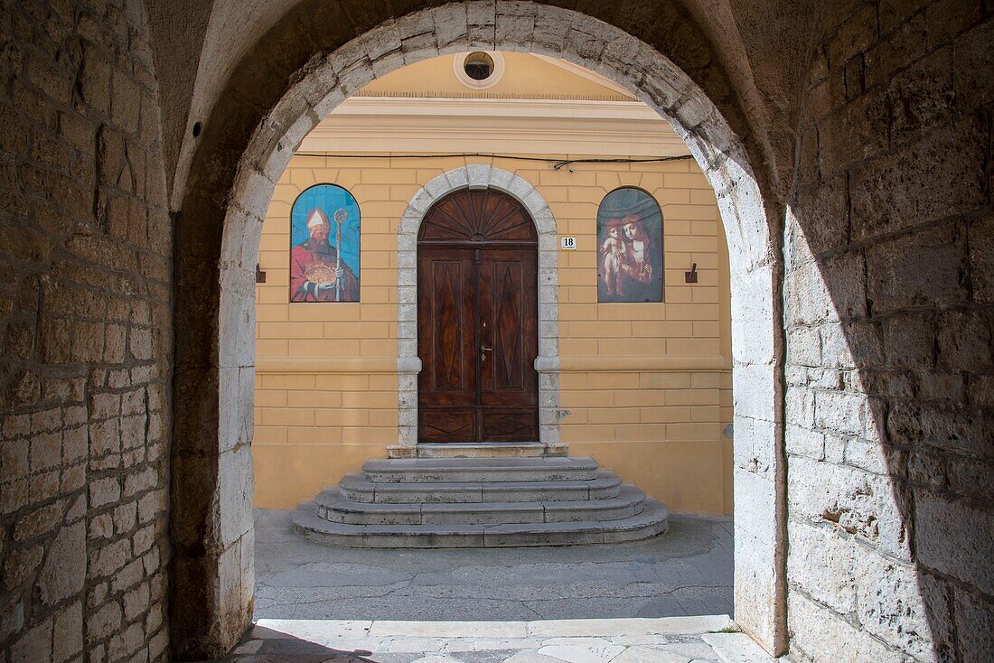 Croatia, County of Primorje-Gorski Kotar, Kvarneric bay, Krk island, Krk city, in the historical city a passage vault connects the Mahnica street with the place saint Quirin and the entrance of the church\n
