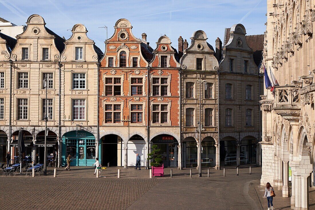 Frankreich, Pas de Calais, Arras, Place des Heros (Platz der Helden) und das von der UNESCO zum Weltkulturerbe erklärte Rathaus