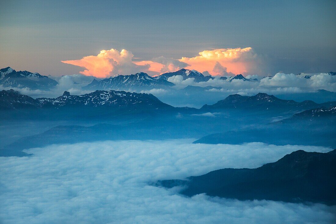 Frankreich, Haute Savoie, Chamonix Mont Blanc, Französische Alpen bei Sonnenaufgang