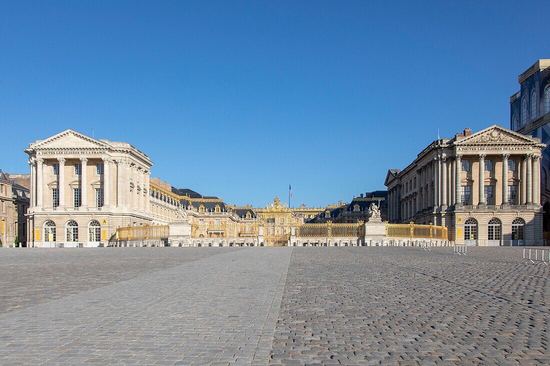 France, Yvelines, Versailles, Palace of Versailles listed as World Heritage by UNESCO, access by the honor grid\n