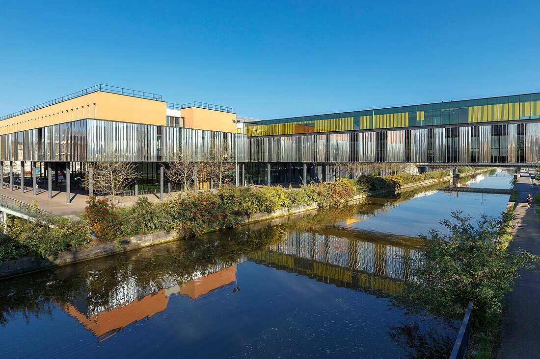 France, Meurthe et Moselle, Nancy, modern building of the IRR Puy (Regional Institute for readaption) in the Rives de Meurthe district along the Meurthe canal\n