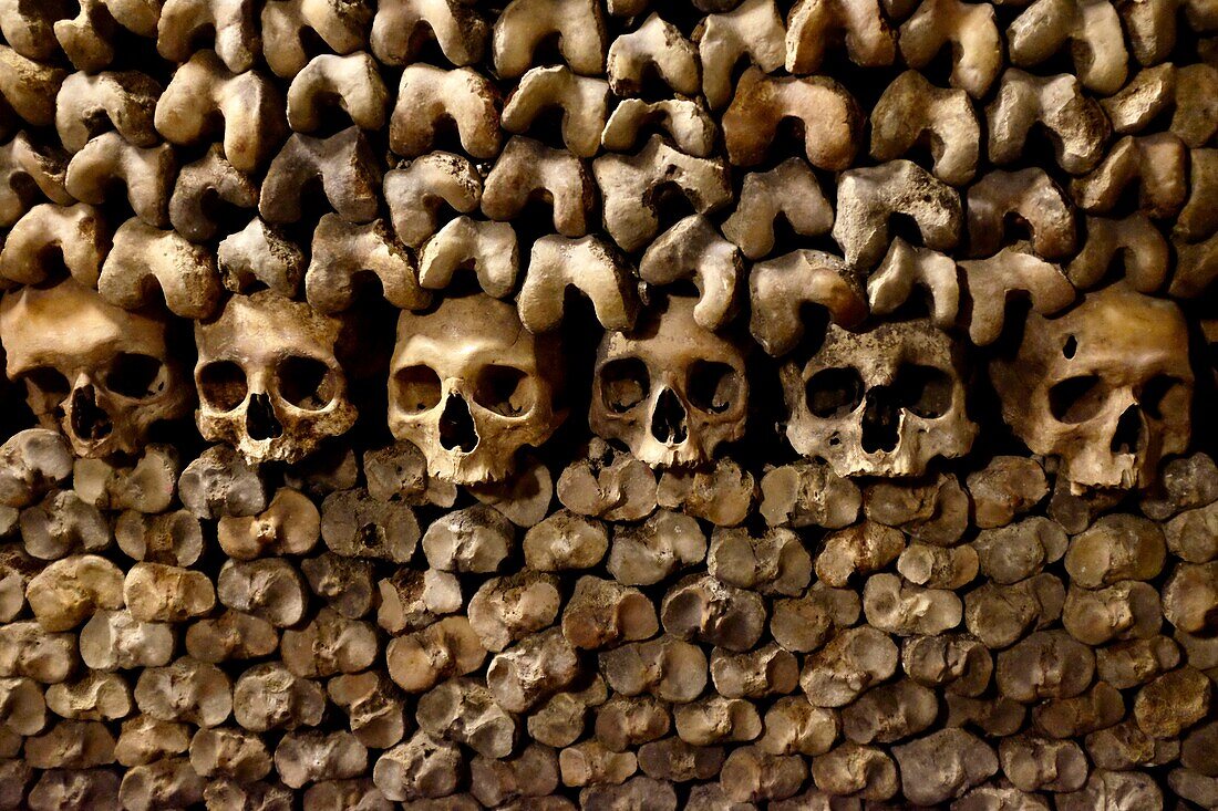 France, Paris, the Catacombs, bones\n