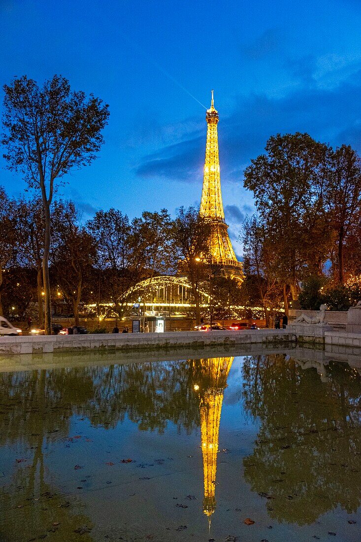 Frankreich, Paris, Gebiet, das zum Weltkulturerbe der UNESCO gehört, Eiffelturm (© SETE-illuminations Pierre Bideau)