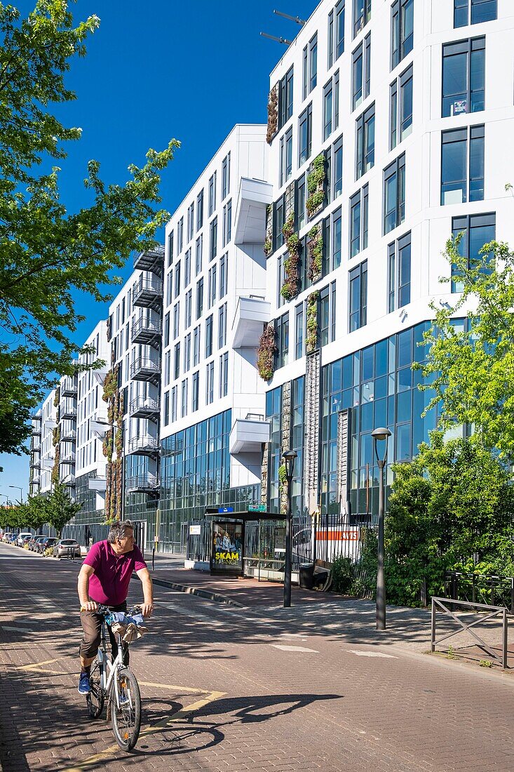 Frankreich, Hauts-de-Seine, Chatillon, Departementsweg der Vallons-de-la-Bievre genannt Coulée Verte im Süden von Paris, avenue de la République, Gebäude des Orange Developer Center