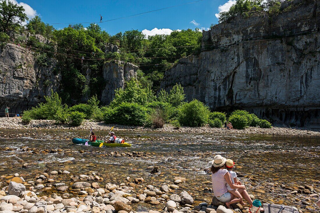 Frankreich, Ardeche, Berrias et Casteljau, der Chassezac, Mazet Plage, Ardeche Slackline Meeting