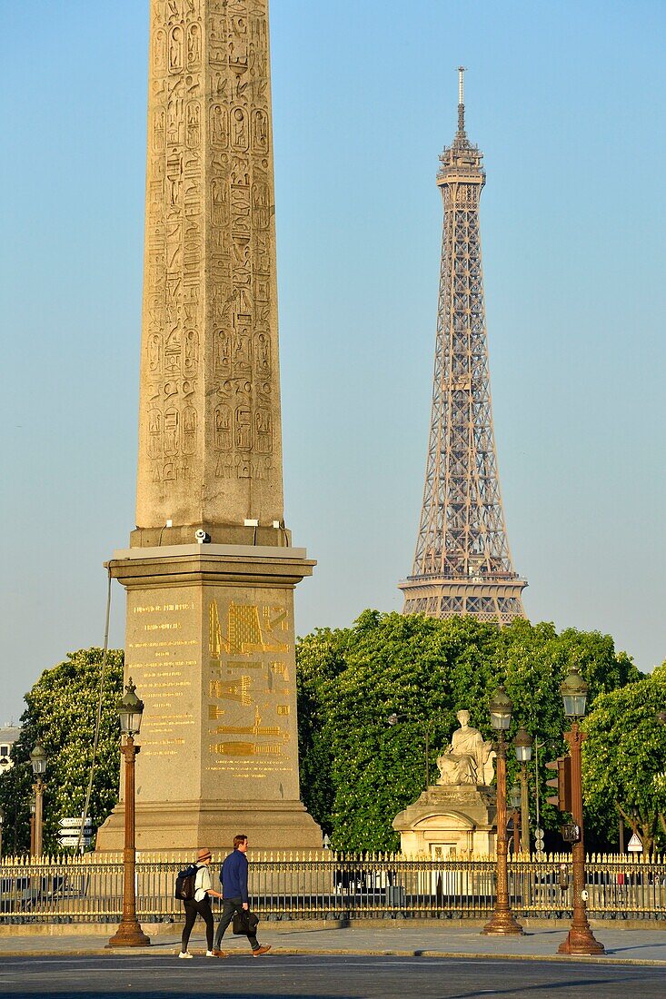 Frankreich, Paris, von der UNESCO zum Weltkulturerbe erklärtes Gebiet, Concorde-Platz mit Obelisk und Eiffelturm im Hintergrund