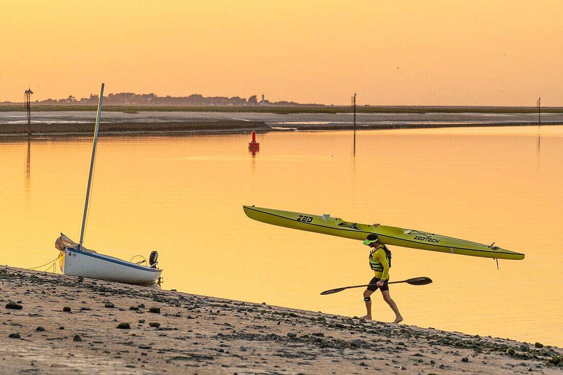 France, Somme, Somme Bay, Saint Valery sur Somme, Cape Hornu, return of a kayak in the channel of the Somme at sunset\n