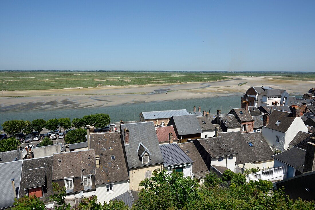 Frankreich, Somme, Saint Valery sur Somme, Blick auf die Stadt und die Bucht vom Kalvarienberg der Seeleute