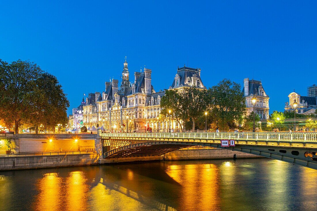 France, Paris, area listed as World Heritage by UNESCO, Arcole Bridge and the Hôtel de Ville\n