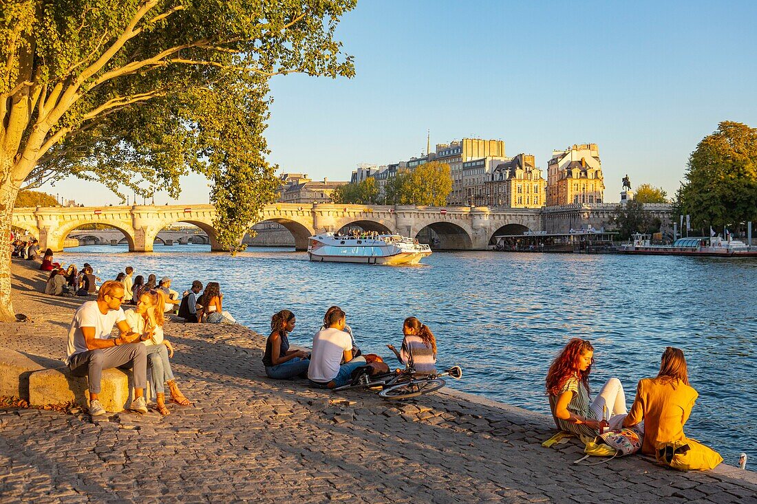 Frankreich, Paris, von der UNESCO zum Weltkulturerbe erklärtes Gebiet, die Quais und die Pont Neuf