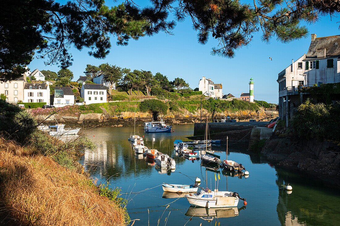 France, Finistere, Clohars-Carnoet, the picturesque fishing port of Doëlan\n