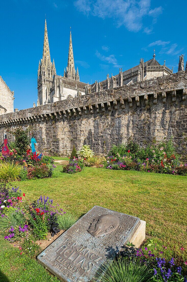 France, Finistere, Quimper, stele in memory of Pierre-Jakez Hélias, Breton writer and journalist, the ramparts and Saint-Corentin cathedral\n