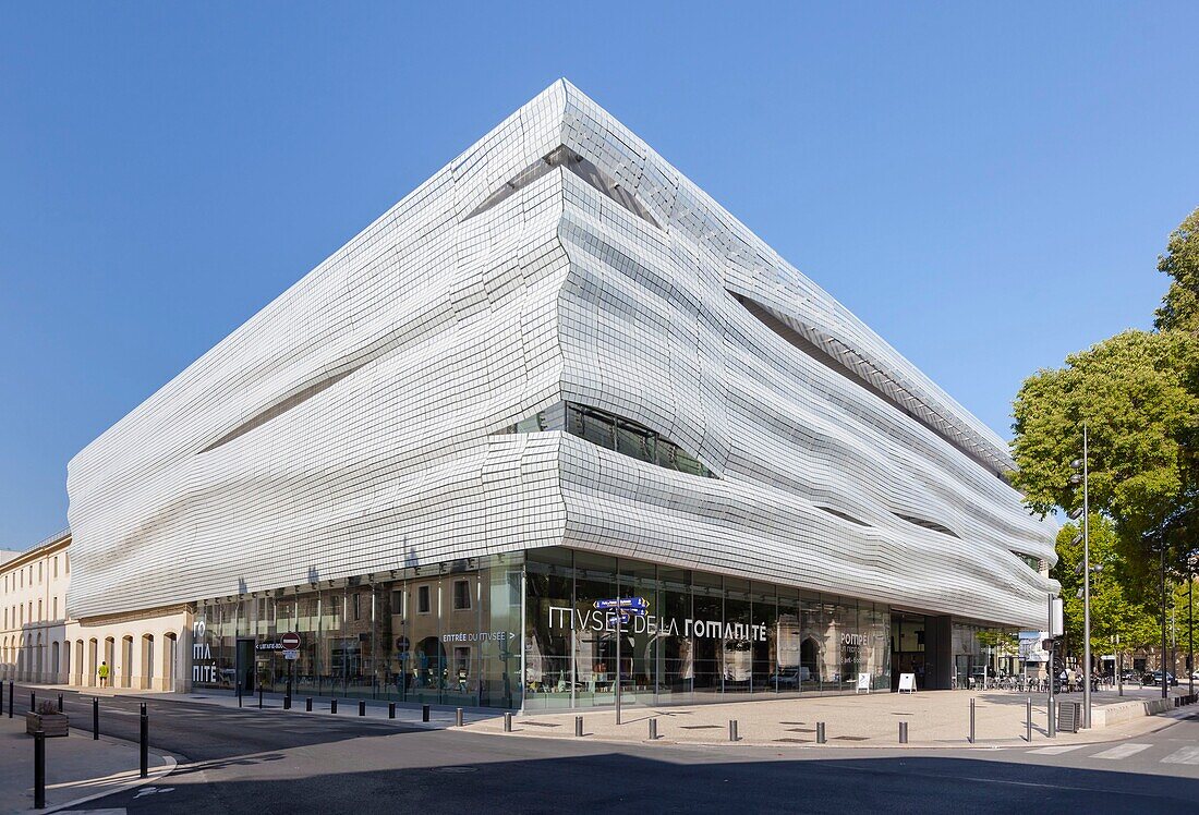 Frankreich, Gard, Nimes, Musee de la Romanite der Architektin Elizabeth de Portzamparc, Vorderfassade