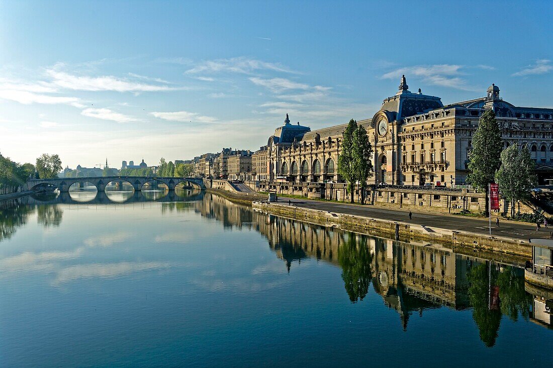Frankreich, Paris, UNESCO-Welterbe, Seine-Ufer, Pont Royal und Orsay-Museum im Gare d'Orsay, ehemaliger Bahnhof (1898)
