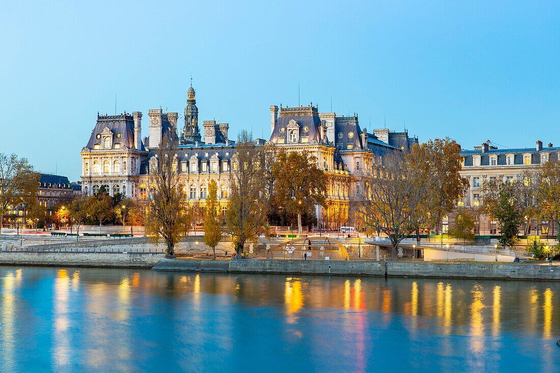 Frankreich, Paris, von der UNESCO zum Weltkulturerbe erklärtes Gebiet, Pariser Rathaus im Herbst