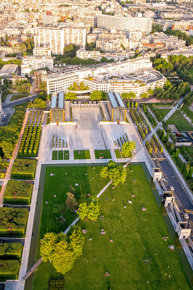 Frankreich, Paris, Andre Citroen Park, vom Fesselballon aus gesehen, (Luftaufnahme)