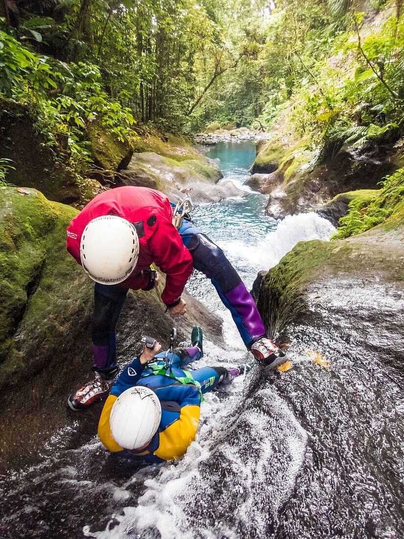 Frankreich, Karibik, Kleine Antillen, Guadeloupe, Basse-Terre, Gourbeyre, Canyoning auf dem Blue Basin Trail