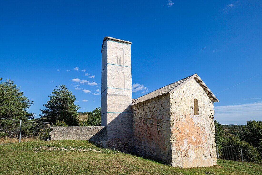 Frankreich, Alpes de Haute Provence, Regionaler Naturpark von Verdon, Castellane, die Kirche Saint Thyrse ist eines der emblematischen Denkmäler, die vom Lotto des von Stéphane Bern erdachten Kulturerbes für ihre Restaurierung profitieren