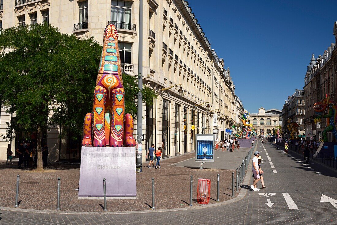 Frankreich, Nord, Lille, Faidherbe-Straße, Statue der temporären Ausstellung Eldorado im Rahmen von Lille 3000