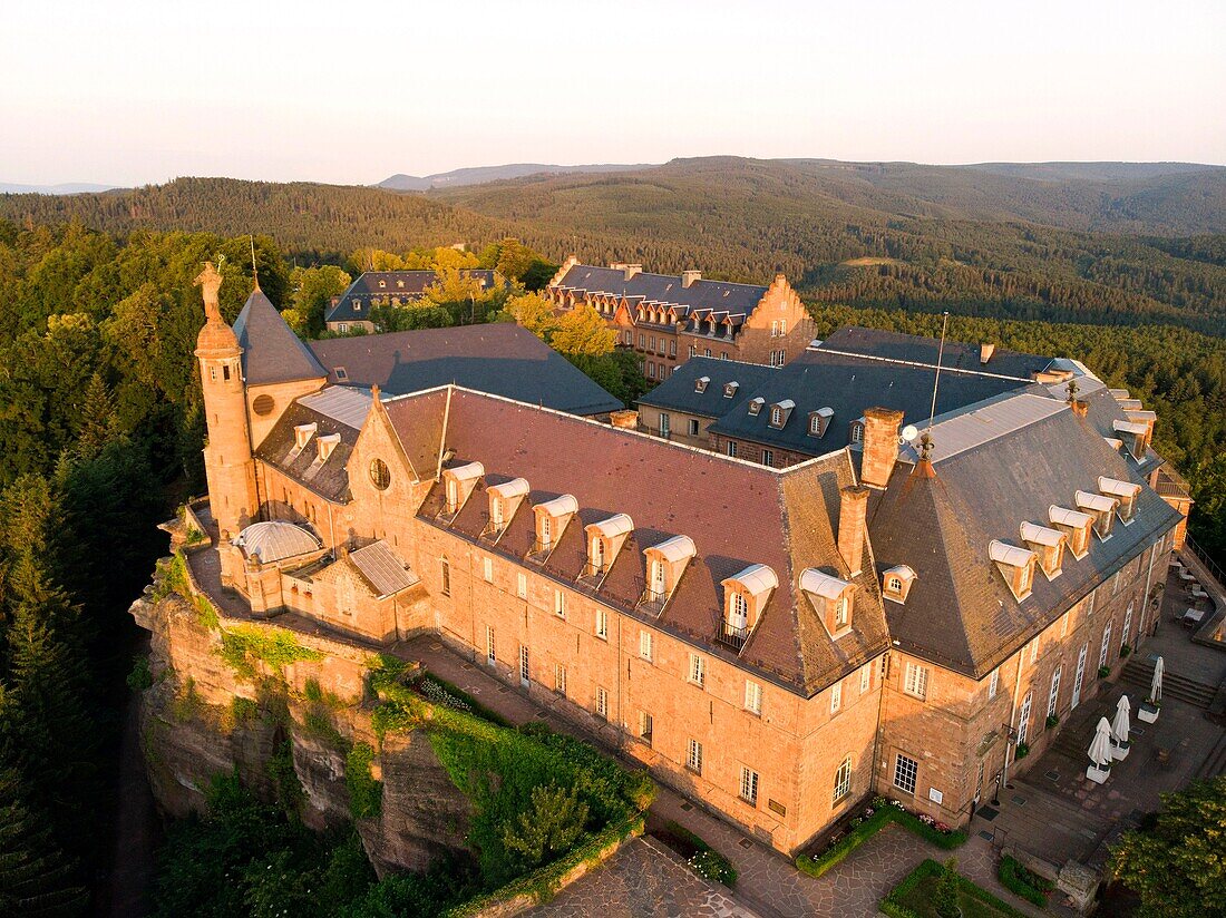 Frankreich, Bas Rhin, Ottrott, Mont Sainte Odile, Kloster Sainte Odile (Luftaufnahme)