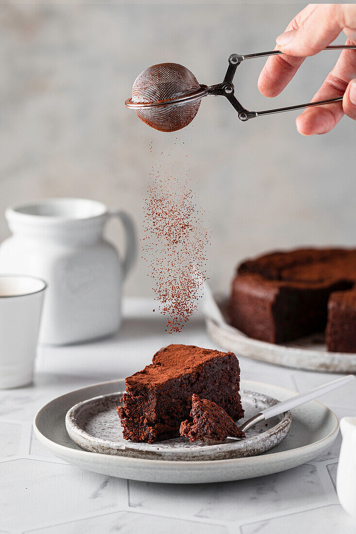 Flourless almond and chocolate cake