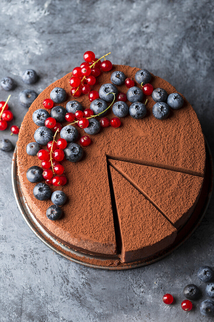 No bake chocolate cheesecake with fresh berries