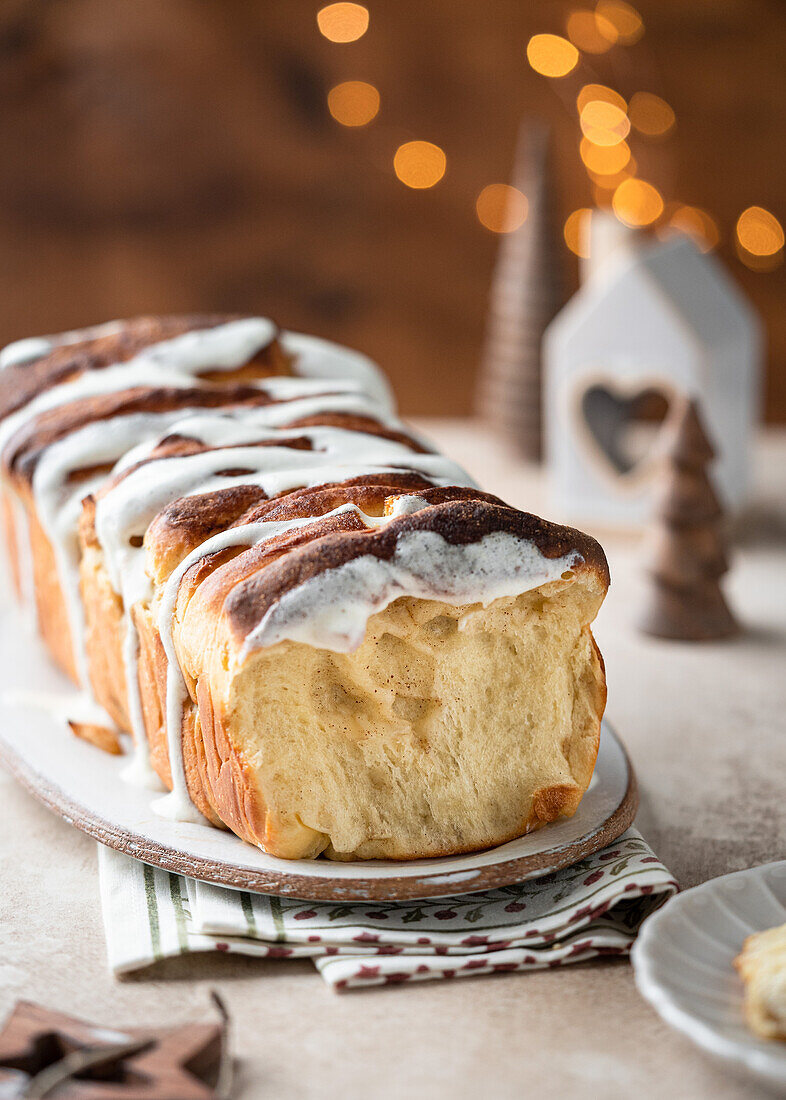 Christmas pull-apart bread with icing