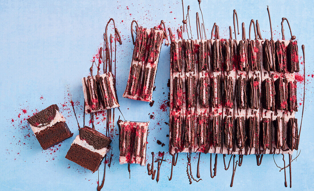 Chocolate strawberry Oreo slices