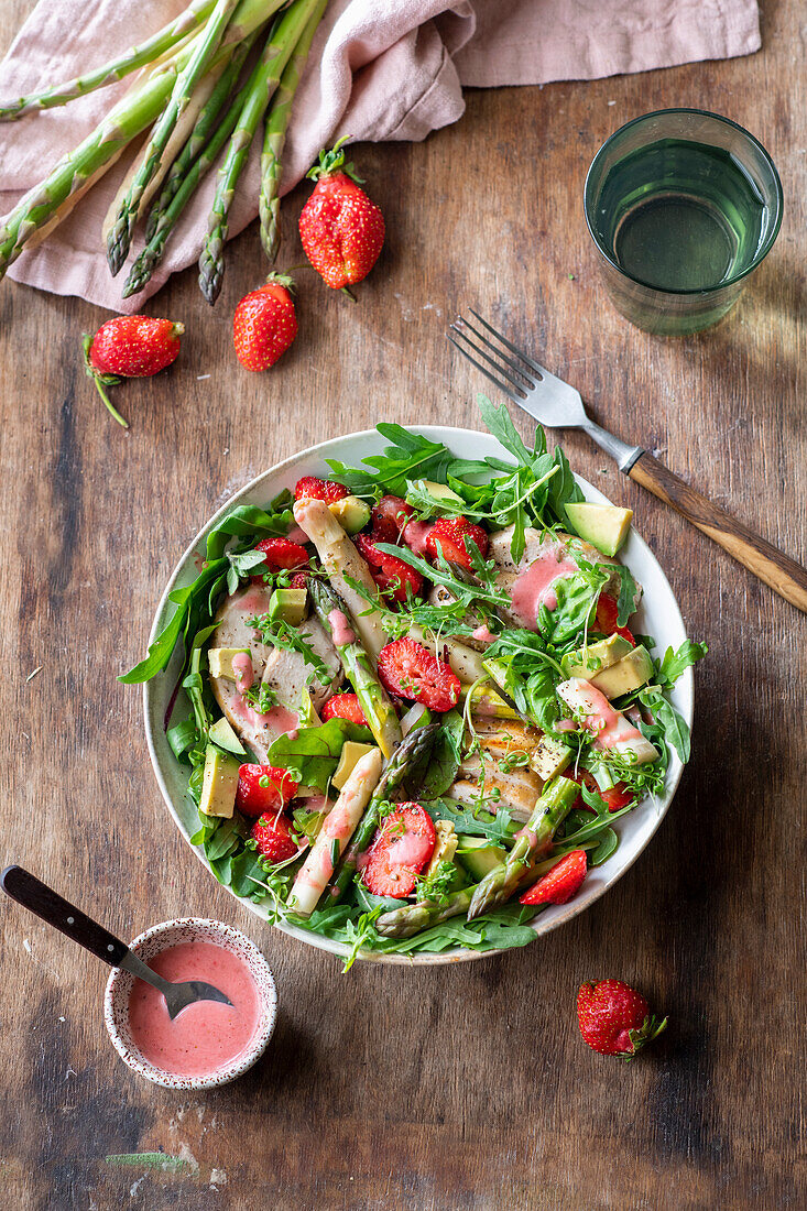Asparagus and avocado salad with strawberries