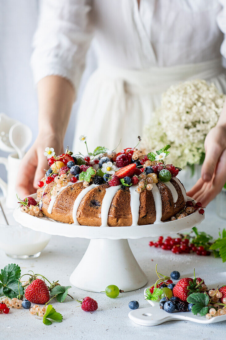 Wreath cake with summer berries and icing