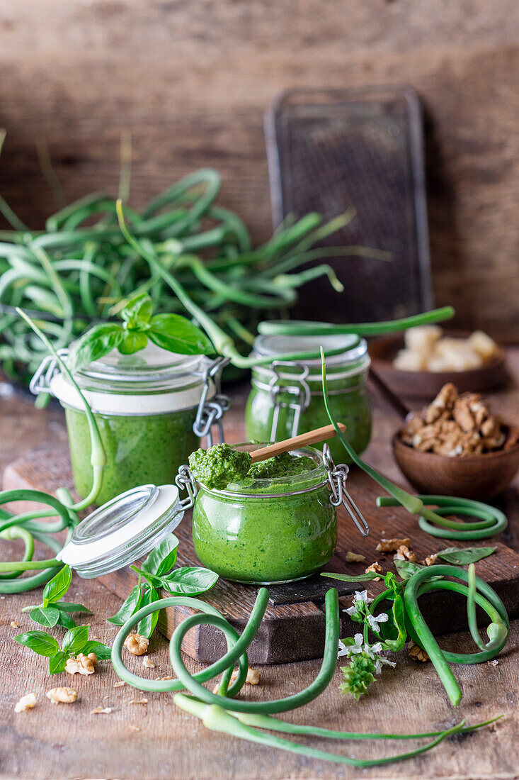 Garlic green pesto