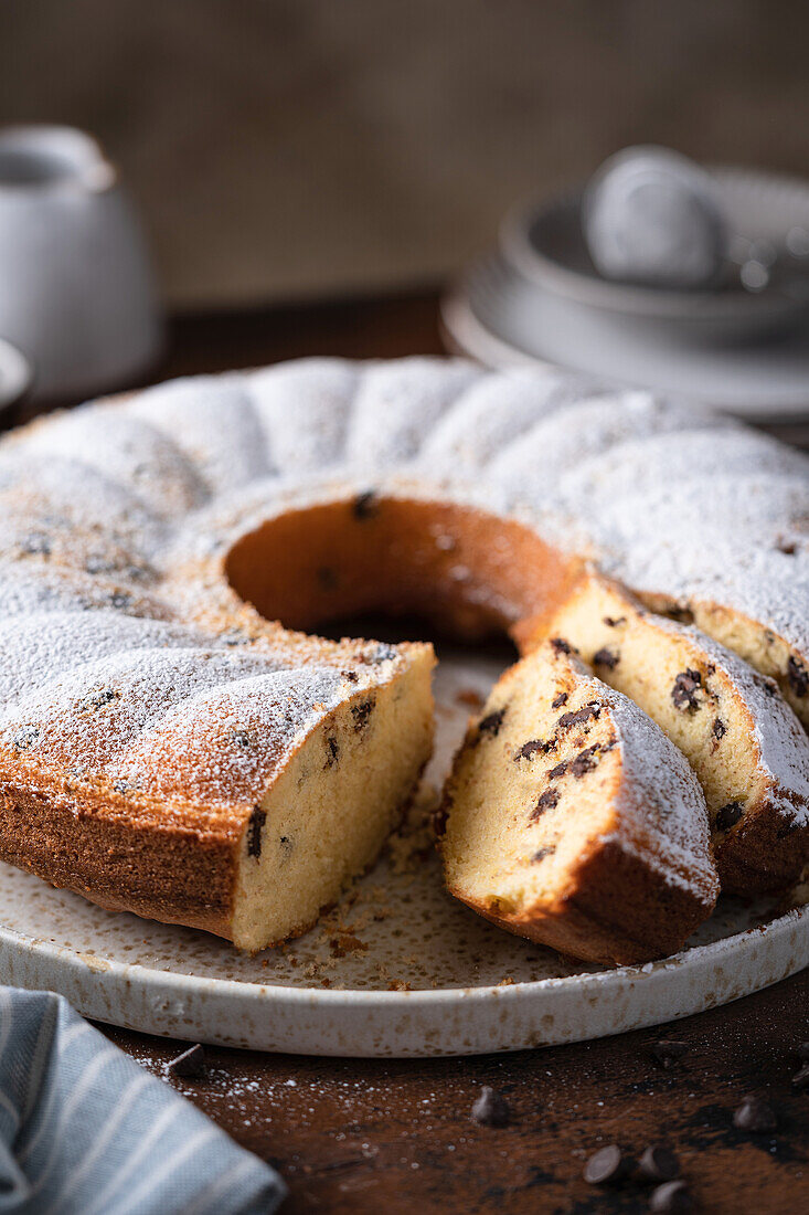 Vanillegugelhupf mit Schokostückchen