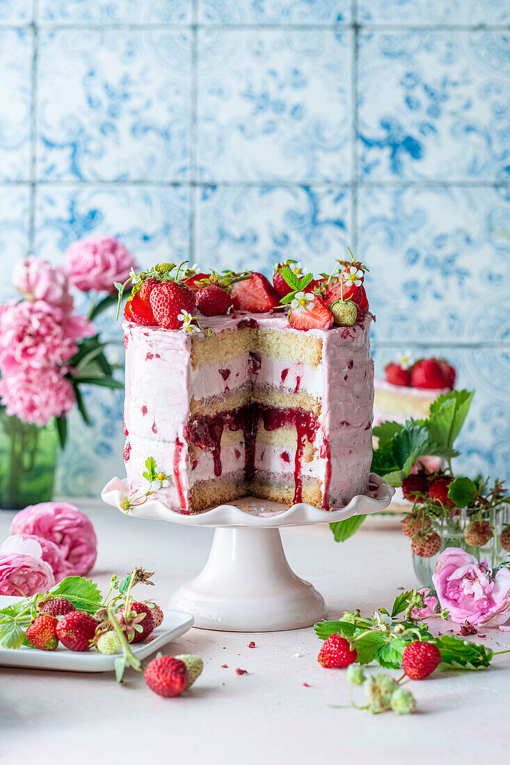 Strawberry cake with mascarpone cream