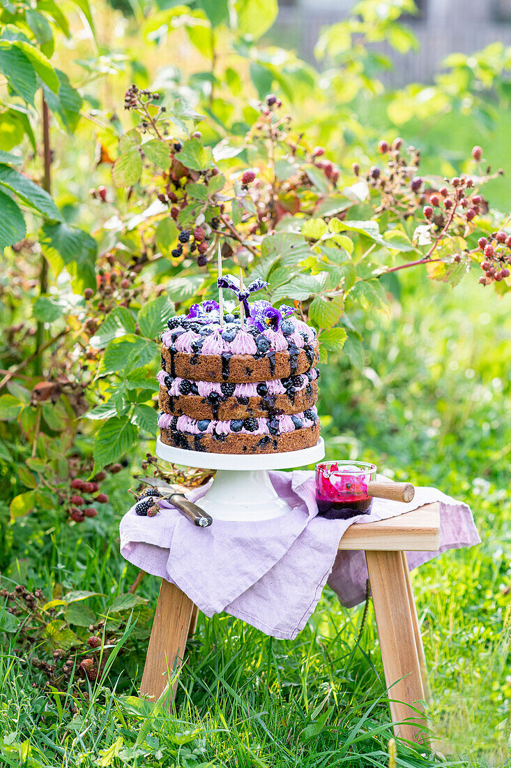 Brombeer-Buttercreme-Torte