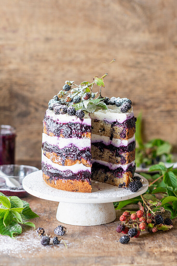 Blackberry naked cake