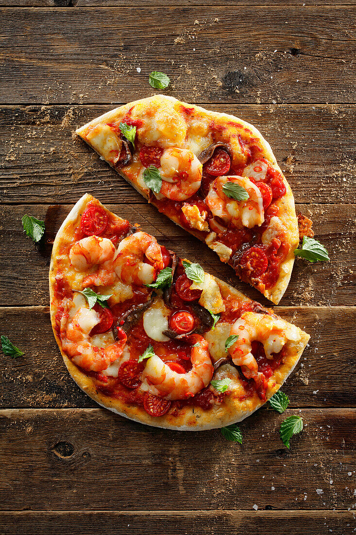 Southern Italian pizza with buffalo mozzarella, scampi and anchovy fillets
