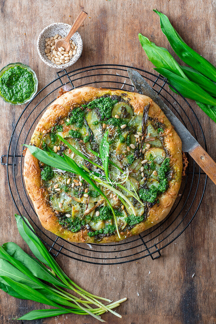 Bärlauchpizza mit Zucchini