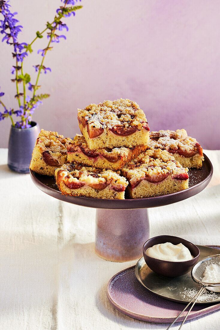 Zwetschgen-Eierlikör-Nusskuchen mit Streuseln