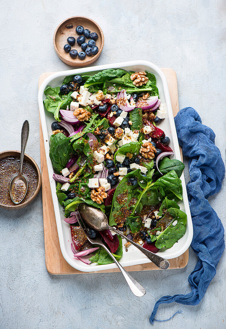Spinach salad with roasted beetroot, blueberries and feta