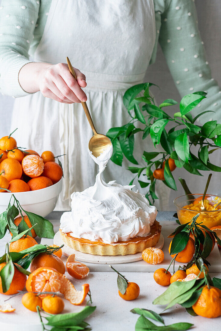 Clementine cake with meringue