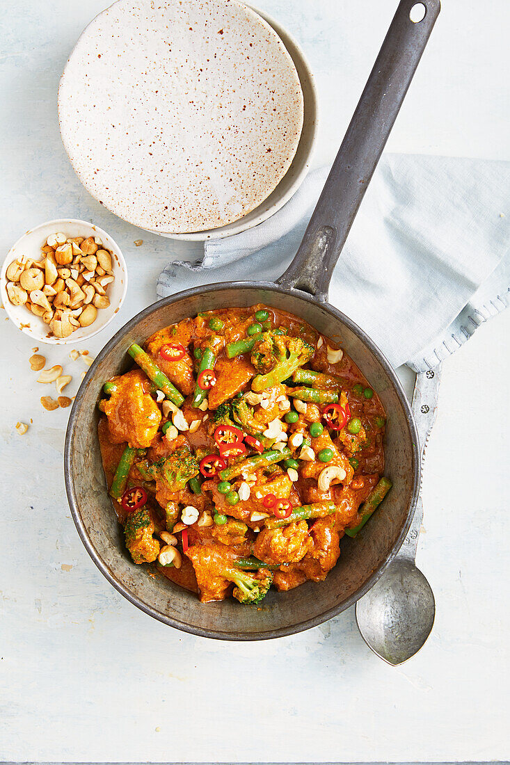 Chicken and coconut curry with cashew nuts